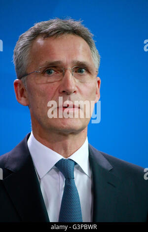 Jens Stoltenberg - Treffen der dt. Bundeskanzlerin mit dem NATO-Generalsekretaer, Bundeskanzleramt, 2. Juni 2016, Berlino Foto Stock