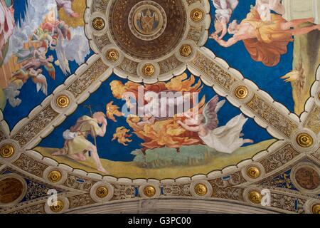 Soffitto dipinto nella Stanza di Eliodoro, Stanze di Raffaello, Palazzo Apostolico Vaticano Musei, Roma, Italia Foto Stock