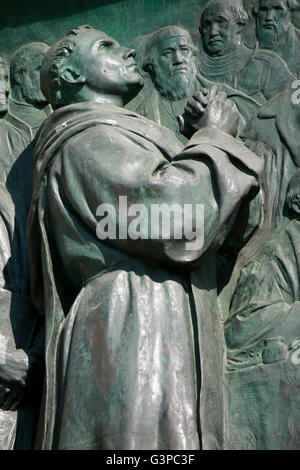 Sollievo mit dem Portrait von Martin Luther am Berliner Dom, Berlin-Mitte. Foto Stock