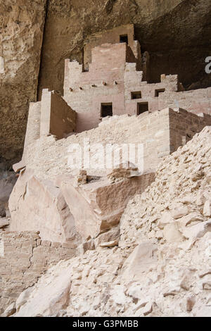 Cliff Palace, antico villaggio dei Pueblo di case ed abitazioni in Mesa Verde National Park, New Mexico, NEGLI STATI UNITI Foto Stock