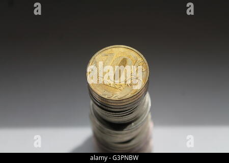 Pillola di brillare monete nomina di dieci soldi della Federazione russa Foto Stock