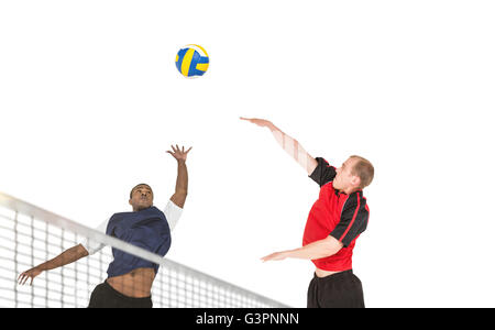 Immagine composita di sportivo in posa mentre giocando a pallavolo Foto Stock