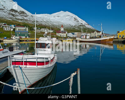 Sigulfjordur, un piccolo villaggio nel nord dell'Islanda Foto Stock