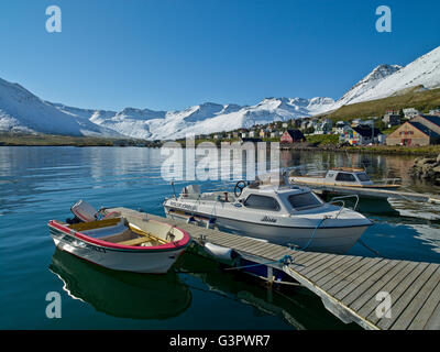 Sigulfjordur, un piccolo villaggio nel nord dell'Islanda Foto Stock