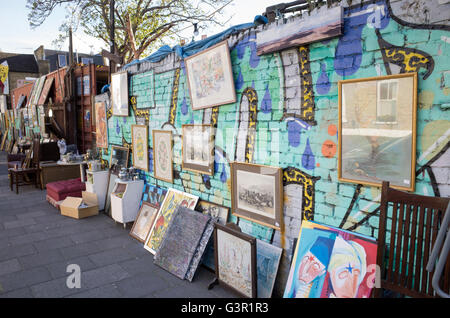 Mobili di seconda mano per la vendita in Marton Road off Stoke Newington Church Street, Londra, Inghilterra, Regno Unito Foto Stock