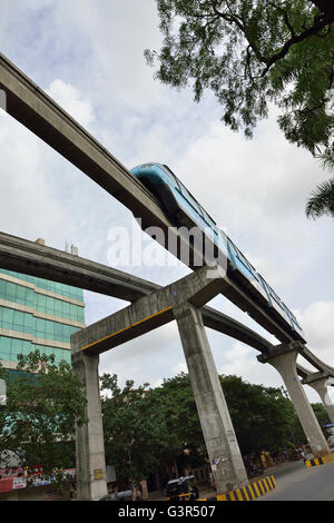 Mumbai Monorotaia stazione di avvicinamento Foto Stock