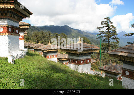 La Druk Wangyal Chortens tra Thimphu e Gangtey (Bhutan). Foto Stock