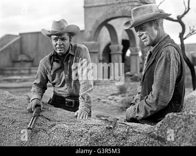 Sei cavalli neri, aka: Sechs schwarze Pferde, USA 1962, Regie: Harry Keller, Darsteller: Audie Murphy (links), Dan Dureya Foto Stock