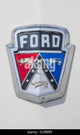 Cappa emblema di ornamento da un americano di diciannove anni Cinquanta 1955 Ford Customline Automobile Foto Stock