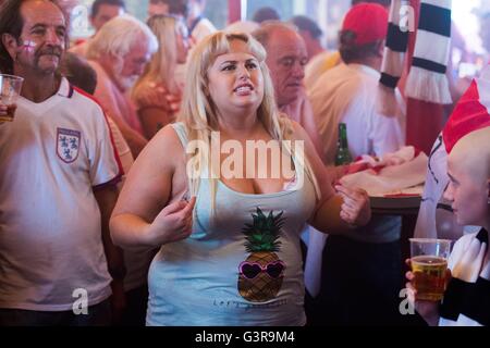 Grimsby Anno : 2016 UK / Australia : Direttore Louis Leterrier Rebel Wilson Foto Stock