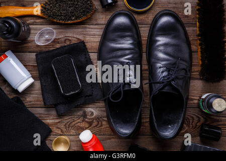 Calzatura cera, spazzola e il boot Foto Stock