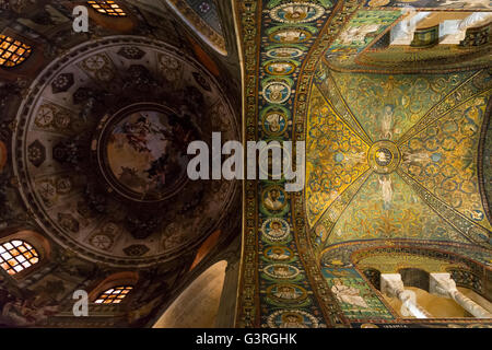 Ravenna,Italia-agosto 21,2015:Vista degli interni di San Vitale Basilica in Ravenna-Italy. Foto Stock