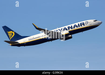 Ryanair Boeing 737 il decollo da Schiphol-aeroporto Foto Stock