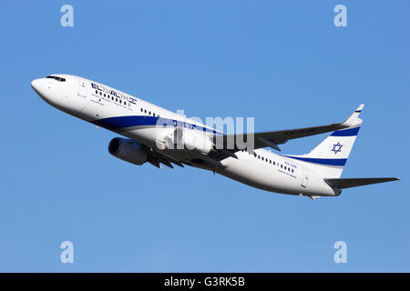 El Al Israel Airlines Boeing 737 il decollo dall'aeroporto di Schiphol Foto Stock