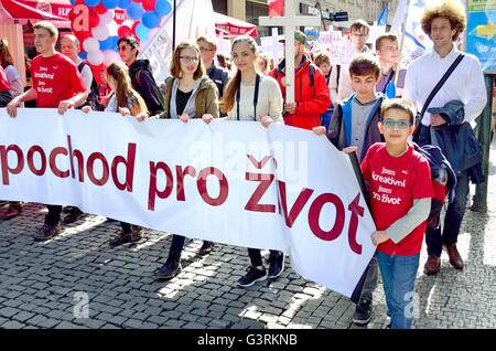 Aprile 2nd, Praga, Repubblica Ceca. Annuale di Marcia Nazionale per la vita - pro-vita manifestazione contro l'aborto,organizzato da .... Foto Stock