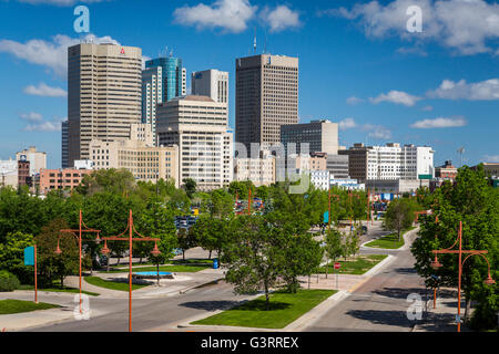 Lo skyline della città di edifici dalle forcelle National Historic Site in Winnipeg, Manitoba, Canada. Foto Stock