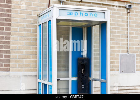 Abbandonato Phone Booth mi Foto Stock