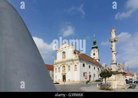 La piazza principale, la Chiesa, colonna mariana, Austria, Niederösterreich, Bassa Austria, Donau, Bruck an der Leitha Foto Stock