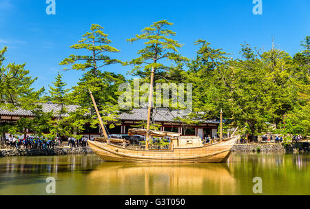 Barca al Tempio di Todai-ji tempio complesso di Nara Foto Stock