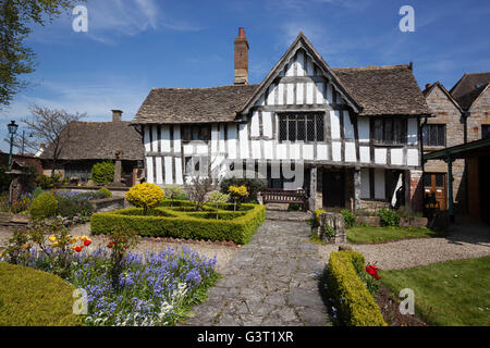 Il Almonry Heritage Centre e il giardino, Evesham, Worcestershire, England, Regno Unito, Europa Foto Stock