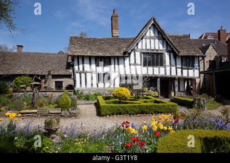 Il Almonry Heritage Centre e il giardino, Evesham, Worcestershire, England, Regno Unito, Europa Foto Stock