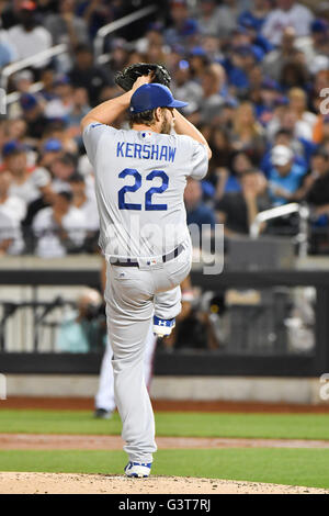 Flushing, New York, Stati Uniti d'America. 29 Maggio, 2016. Clayton Kershaw (Dodgers) MLB : Clayton Kershaw dei Los Angeles Dodgers durante il Major League Baseball gioco contro i New York Mets al Citi Field di Flushing, New York, Stati Uniti . © Hiroaki Yamaguchi/AFLO/Alamy Live News Foto Stock