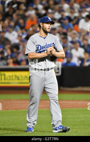 Flushing, New York, Stati Uniti d'America. 29 Maggio, 2016. Clayton Kershaw (Dodgers) MLB : Clayton Kershaw dei Los Angeles Dodgers durante il Major League Baseball gioco contro i New York Mets al Citi Field di Flushing, New York, Stati Uniti . © Hiroaki Yamaguchi/AFLO/Alamy Live News Foto Stock