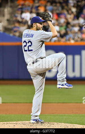 Flushing, New York, Stati Uniti d'America. 29 Maggio, 2016. Clayton Kershaw (Dodgers) MLB : Clayton Kershaw dei Los Angeles Dodgers durante il Major League Baseball gioco contro i New York Mets al Citi Field di Flushing, New York, Stati Uniti . © Hiroaki Yamaguchi/AFLO/Alamy Live News Foto Stock