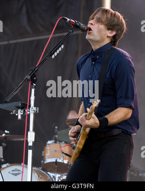 Giugno 12, 2016 - Manchester, Tennessee, Stati Uniti - musicista BENJAMIN GIBBARD dei Death Cab for Cutie suona dal vivo al grande parco dello stadio durante Bonnaroo Music e Arts Festival di Manchester, Tennessee (credito Immagine: © Daniel DeSlover via ZUMA filo) Foto Stock