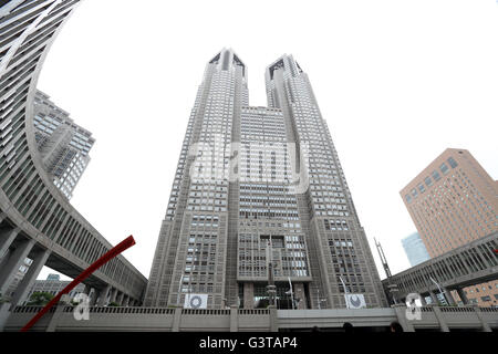 Tokyo, Giappone. Il 15 giugno, 2016. Tokyo Metropolitan Government Office in Tokyo del quartiere di Shinjuku Mercoledì, 15 giugno 2016. In caso di incendio Tokyo governatore Yoichi Masuzoe ha detto che si dimetterà il suo post dopo rimanere invischiati in un uso improprio delle spese politiche scandalo. Credito: Yoshio Tsunoda/AFLO/Alamy Live News Foto Stock