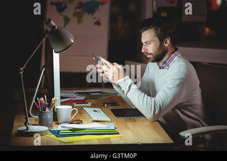 Imprenditore utilizzando un computer tablet Foto Stock