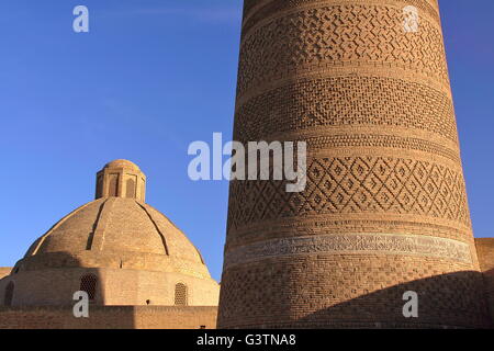 Dettagli architettonici del minareto Kalon a Bukhara, Uzbekistan Foto Stock
