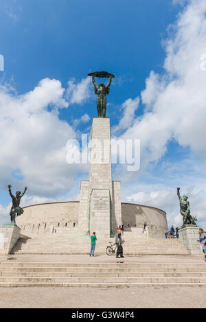 Monumento della Liberazione Budapest, vista del Monumento della Liberazione dell'epoca sovietica sulla cima della collina di Gellert-hegy a Budapest, Ungheria. Foto Stock