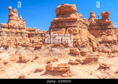 Hoodoo pinnacoli di roccia in Goblin Valley State Park, Utah, Stati Uniti d'America Foto Stock