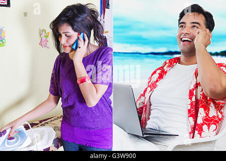 2 persone adulto uomo adulto donna adulto digitale Enhanced Gossip coppie sposate montaggio telefono cellulare conversazione sorridente Foto Stock