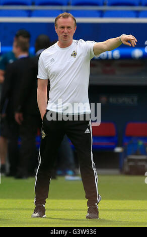 Irlanda del Nord manger Michael O'Neill durante la sessione di formazione presso il Parc Olympique Lyonnais, Lione. Foto Stock