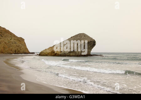 Mónsul spiaggia, luce della sera. Il Parco Naturale Cabo de Gata. Andalusia, Spagna Foto Stock