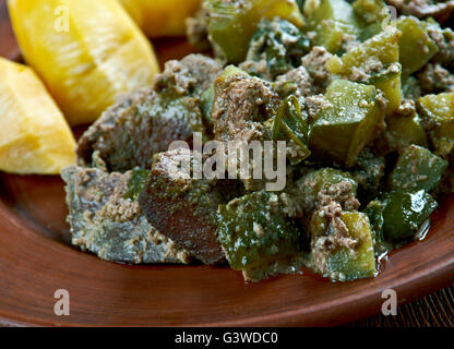 Fegato stile russo con cime di rapa cotto a vapore Foto Stock