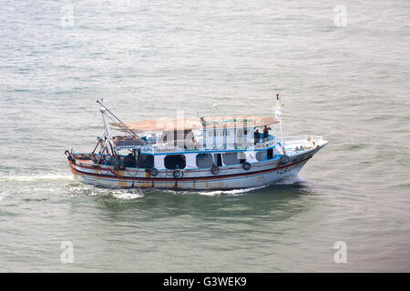 Pescatore egiziano. Port Said. Egitto voce fuori ai fondali di pesca. Foto Stock