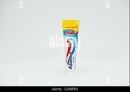 Berezovitsa, Ucraina - circa giugno, 2016: il dentifricio Aquafresh famiglia Foto Stock