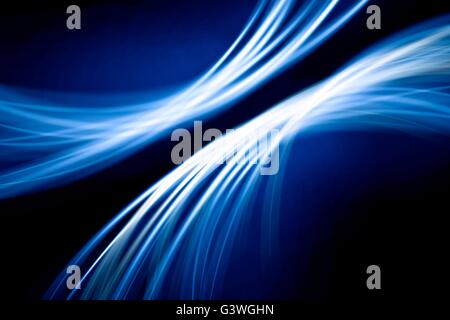 Flusso di informazione realizzato da abstract linee blu. Foto Stock