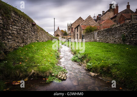 Helmsley città in Inghilterra Helmsley è una città di mercato e parrocchia civile nell'Ryedale quartiere di North Yorkshire, Inghilterra. Histori Foto Stock