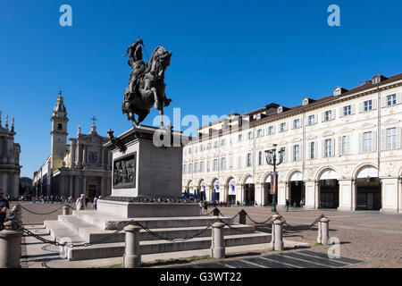 L'Italia, Piemonte, Torino, Piazza San Carlo, Emanuele Filiberto statua equestre Foto Stock