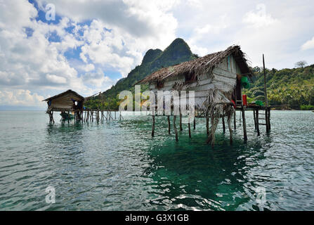 Palafitte in Bajau Laut villaggio in Semporna, Sabah Borneo, Malaysia Foto Stock