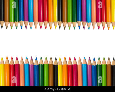 Matite multicolori isolati su sfondo bianco Foto Stock