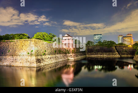 Mura di cinta del castello di Osaka in Giappone Foto Stock
