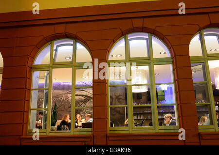 Città vecchia: vicolo Haspelgasse, ristorante Schmidt's Lounge, Germania, Baden-Württemberg, Kurpfalz, Heidelberg Foto Stock