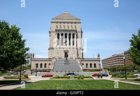 Indiana World War Memorial nel centro di Indianapolis, Indiana. Foto Stock