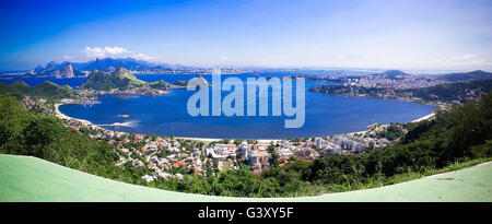 Pechino, Rio de Janeiro, Cina. 28 apr, 2015. Questo file foto mostra la vista della baia di Guanabara, a Rio de Janeiro in Brasile il 28 aprile 2015. Il Rio 2016 Giochi Olimpici si terrà dal 5 agosto al 21. © Xu Zijian/Xinhua/Alamy Live News Foto Stock