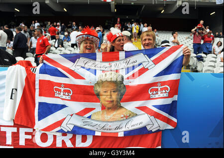 Lente, Francia. 16 Giugno, 2016. Tifosi inglesi allo Stade Bollaert-Delelis nella lente, Francia questo pomeriggio durante il loro Euro 2016 Gruppo B fixture con il Galles. Credito: Phil Rees/Alamy Live News Foto Stock